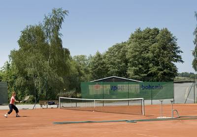 Tenisové kurty a tenisová hala v Bystřici n.P. 